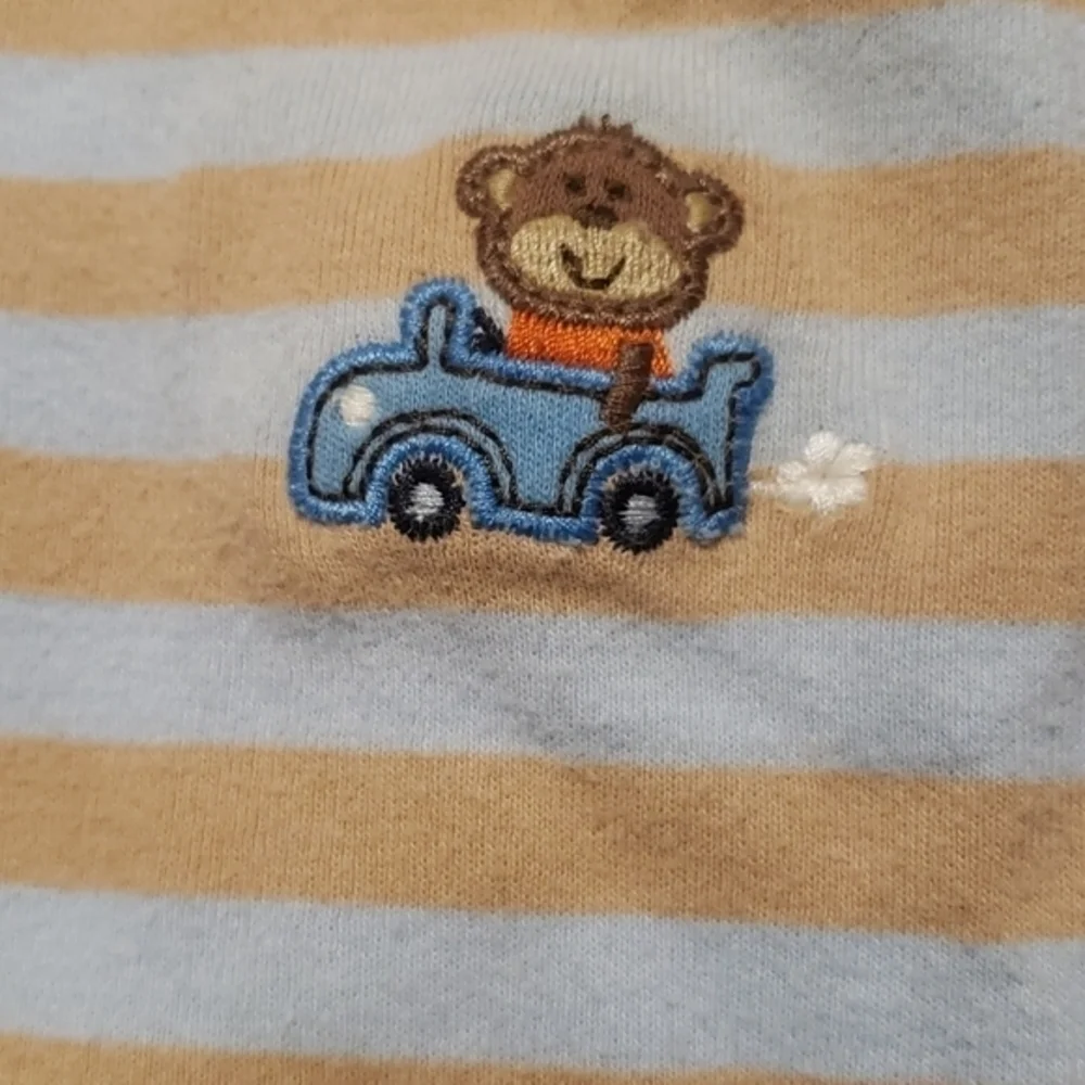 Baby onesie‎